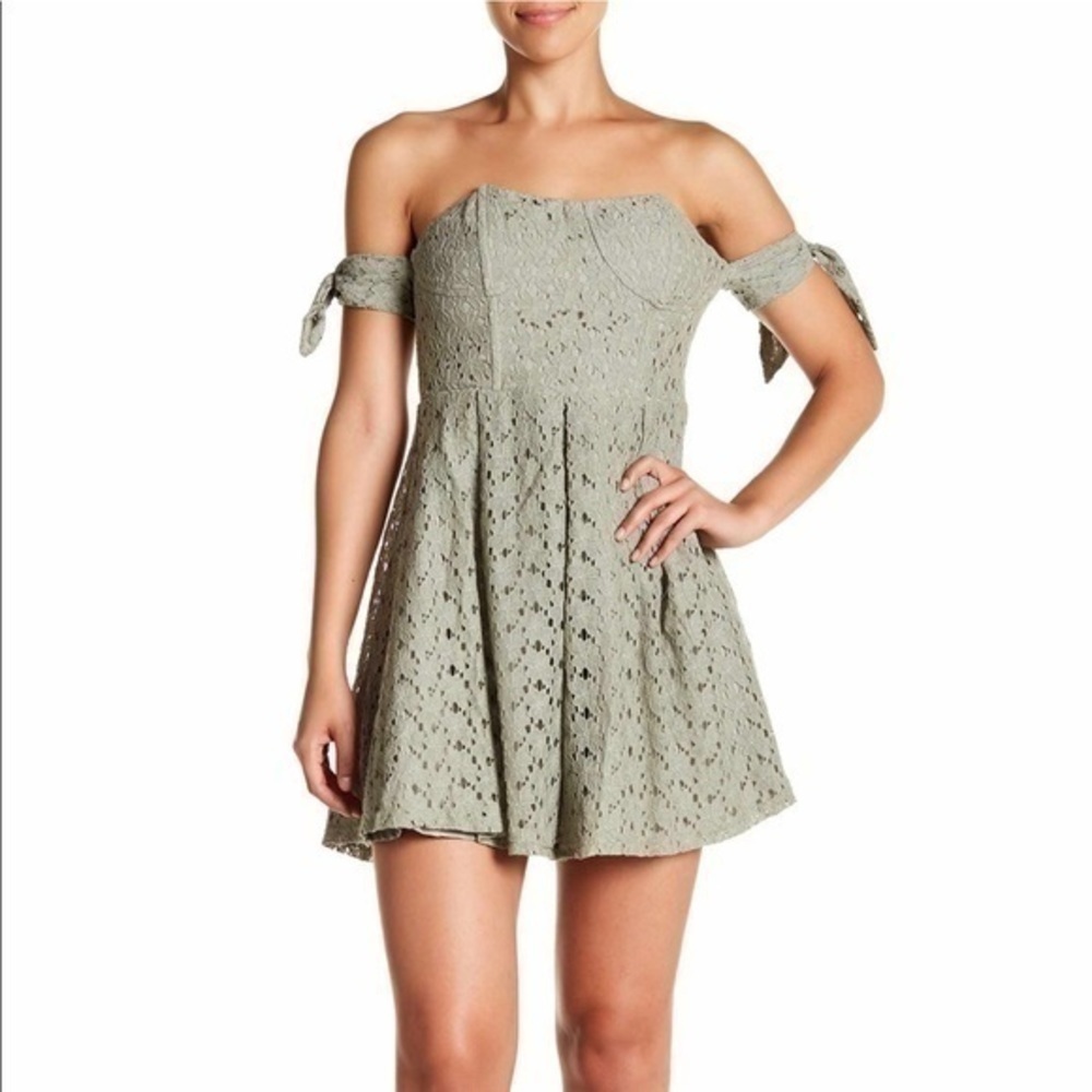 J.O.A Nordstrom Large Lace‎ Strapless Mini Dress